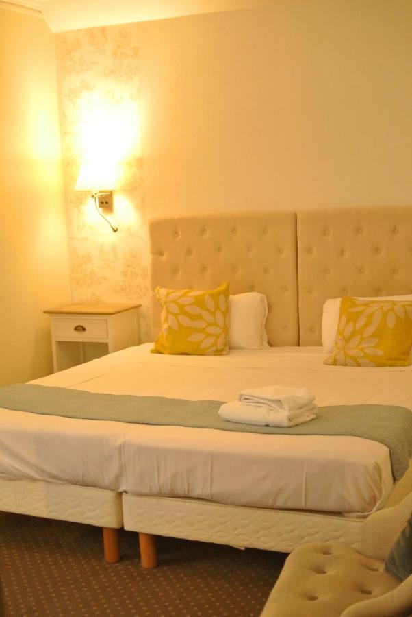 Logis Hotel Louise De Savoie 布鲁瓦 外观 照片