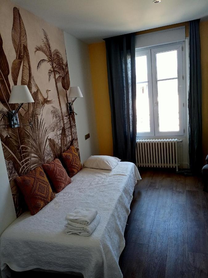 Logis Hotel Louise De Savoie 布鲁瓦 外观 照片