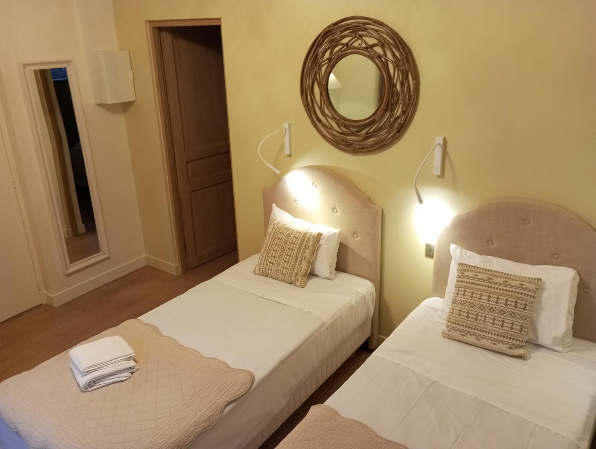 Logis Hotel Louise De Savoie 布鲁瓦 外观 照片
