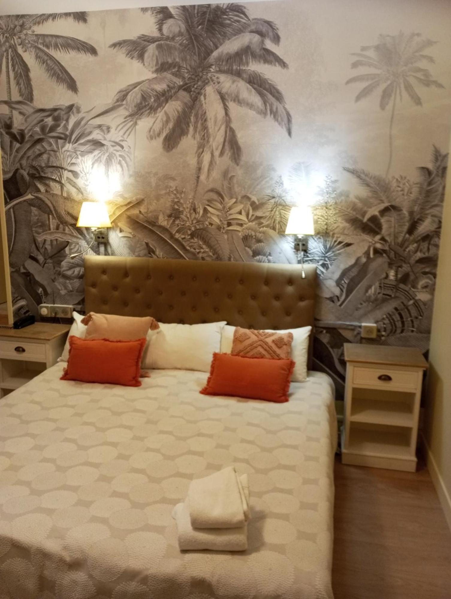Logis Hotel Louise De Savoie 布鲁瓦 外观 照片