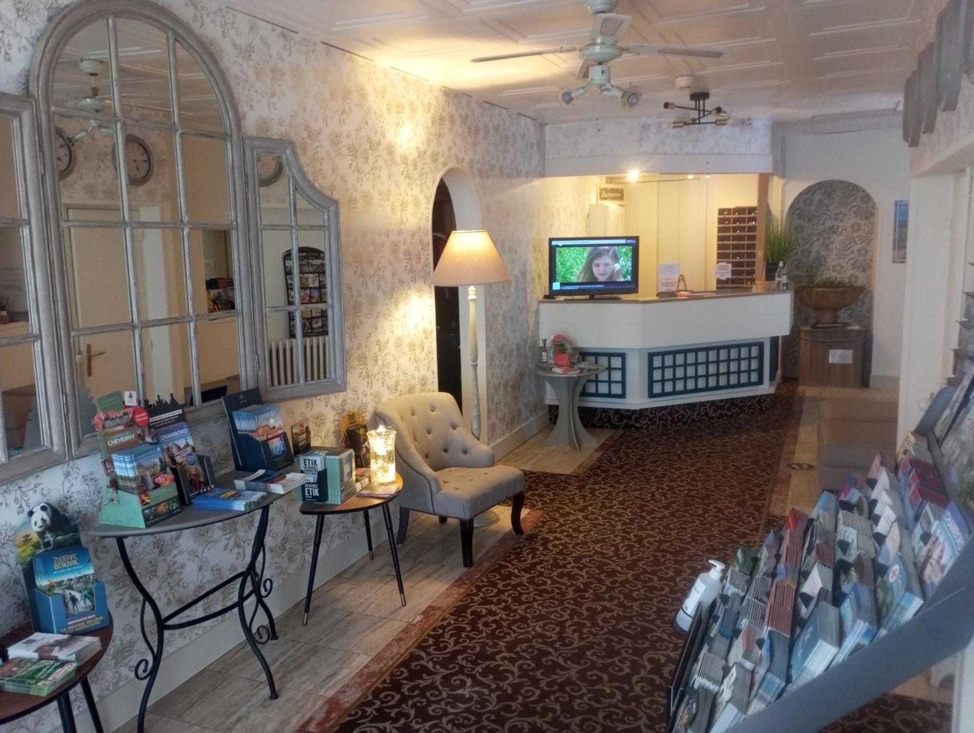Logis Hotel Louise De Savoie 布鲁瓦 外观 照片