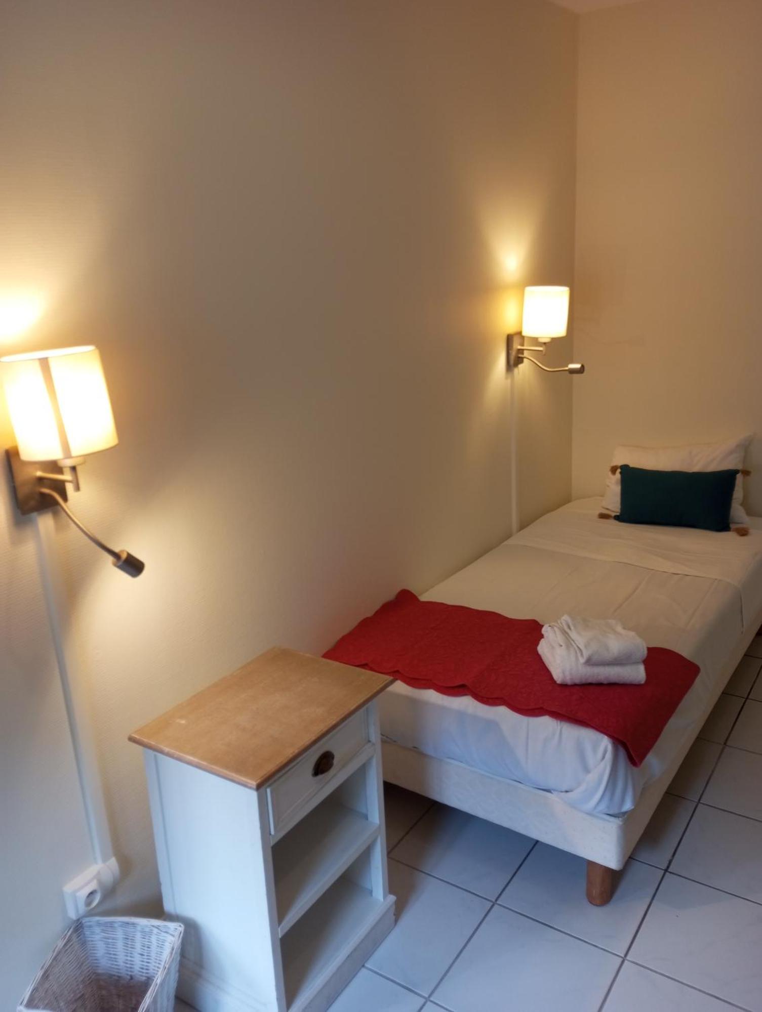 Logis Hotel Louise De Savoie 布鲁瓦 外观 照片