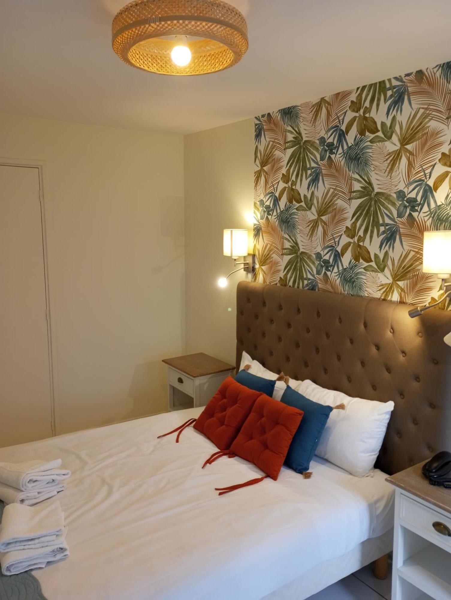 Logis Hotel Louise De Savoie 布鲁瓦 外观 照片
