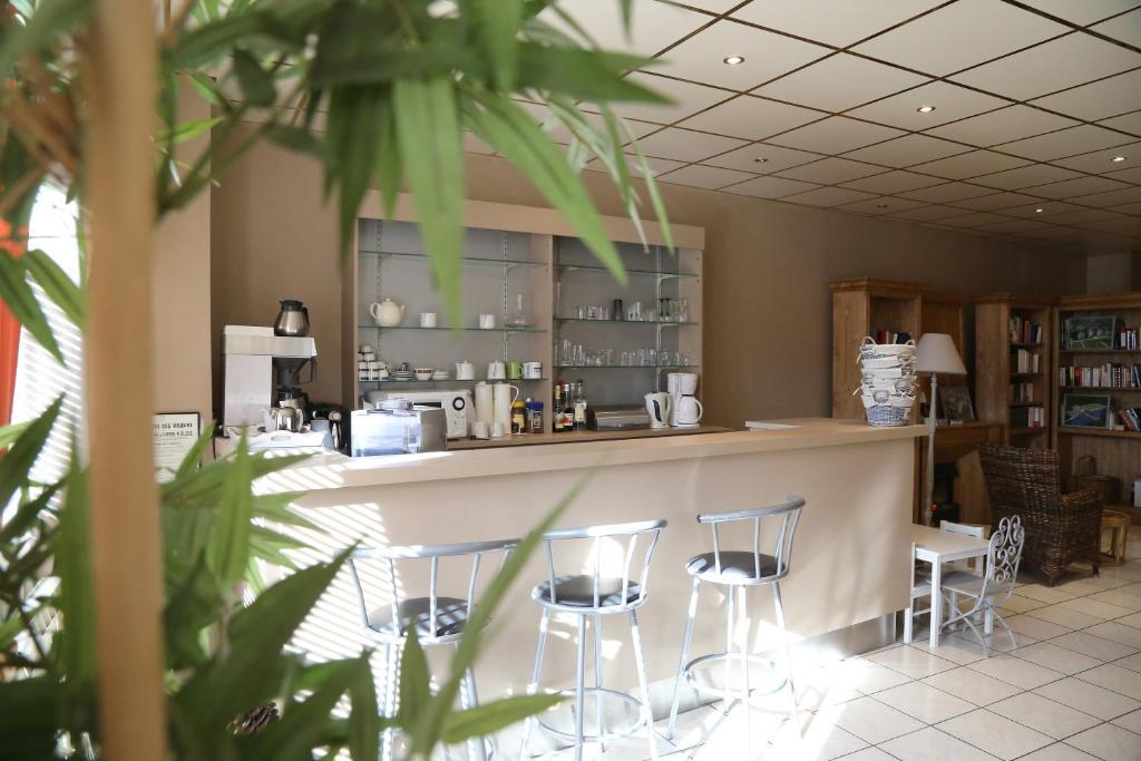 Logis Hotel Louise De Savoie 布鲁瓦 外观 照片