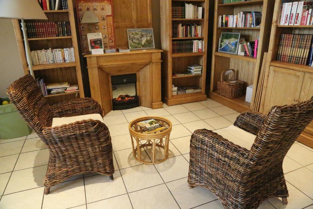 Logis Hotel Louise De Savoie 布鲁瓦 外观 照片