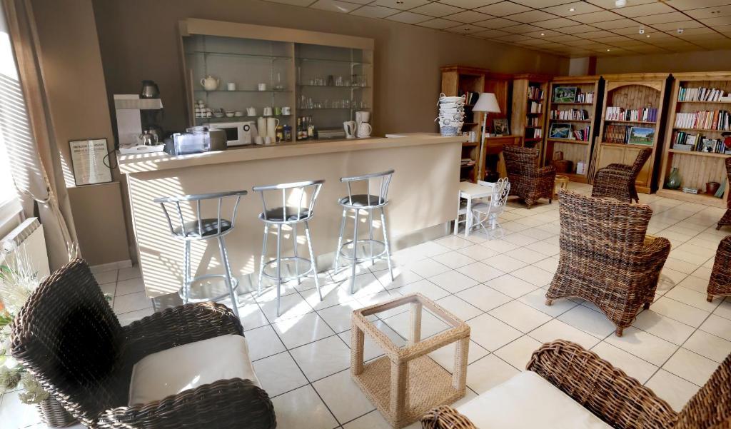 Logis Hotel Louise De Savoie 布鲁瓦 外观 照片