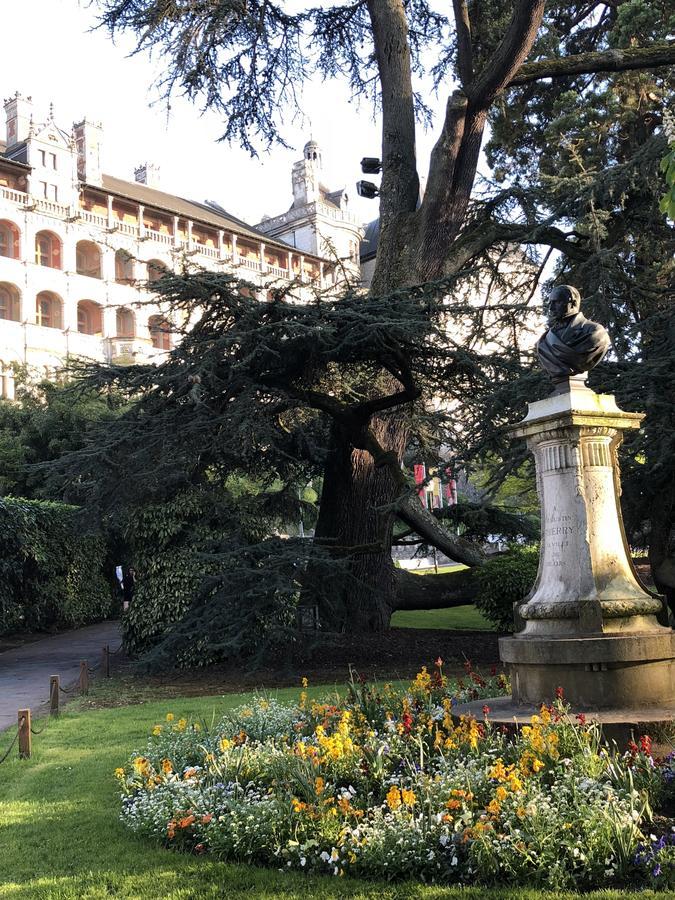 Logis Hotel Louise De Savoie 布鲁瓦 外观 照片